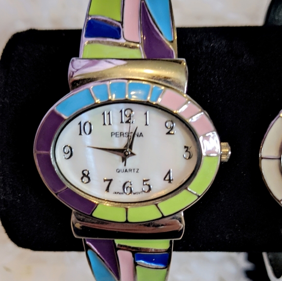 Two bangle cuff watches - Picture 5 of 12